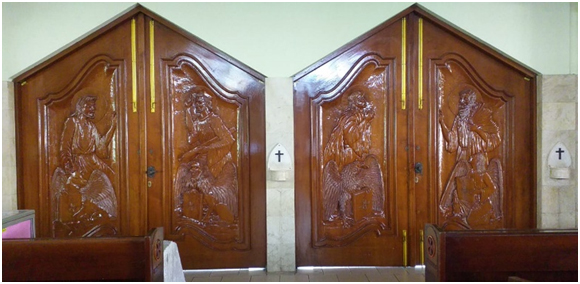 Pintu Utama Katedral Kristus Raja Purwpkerto